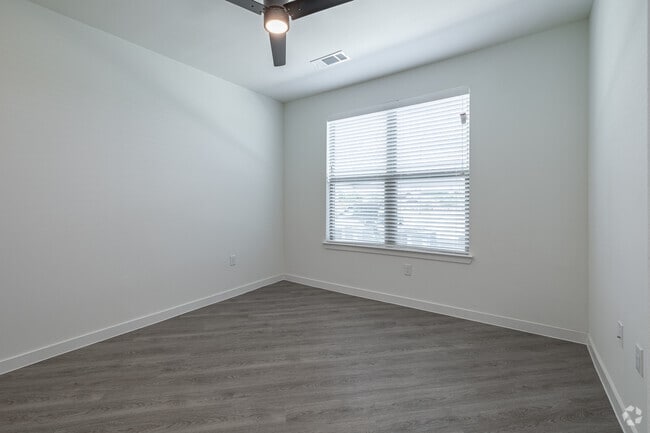 3BR, 2BA - 1,320 SF - Caroline Longhorn Quarry