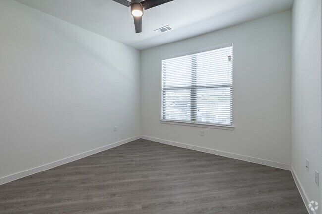3BR, 2BA - 1,320 SF - Caroline Longhorn Quarry