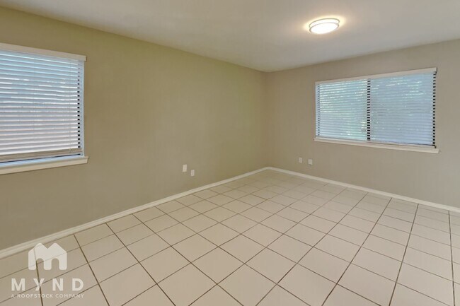 Foto del edificio - 7413 Waterway Dr