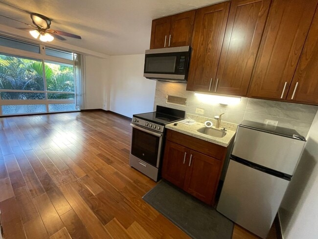 Building Photo - Queen Emma Gardens! Prince Tower! 1st floor Studio unit available now!