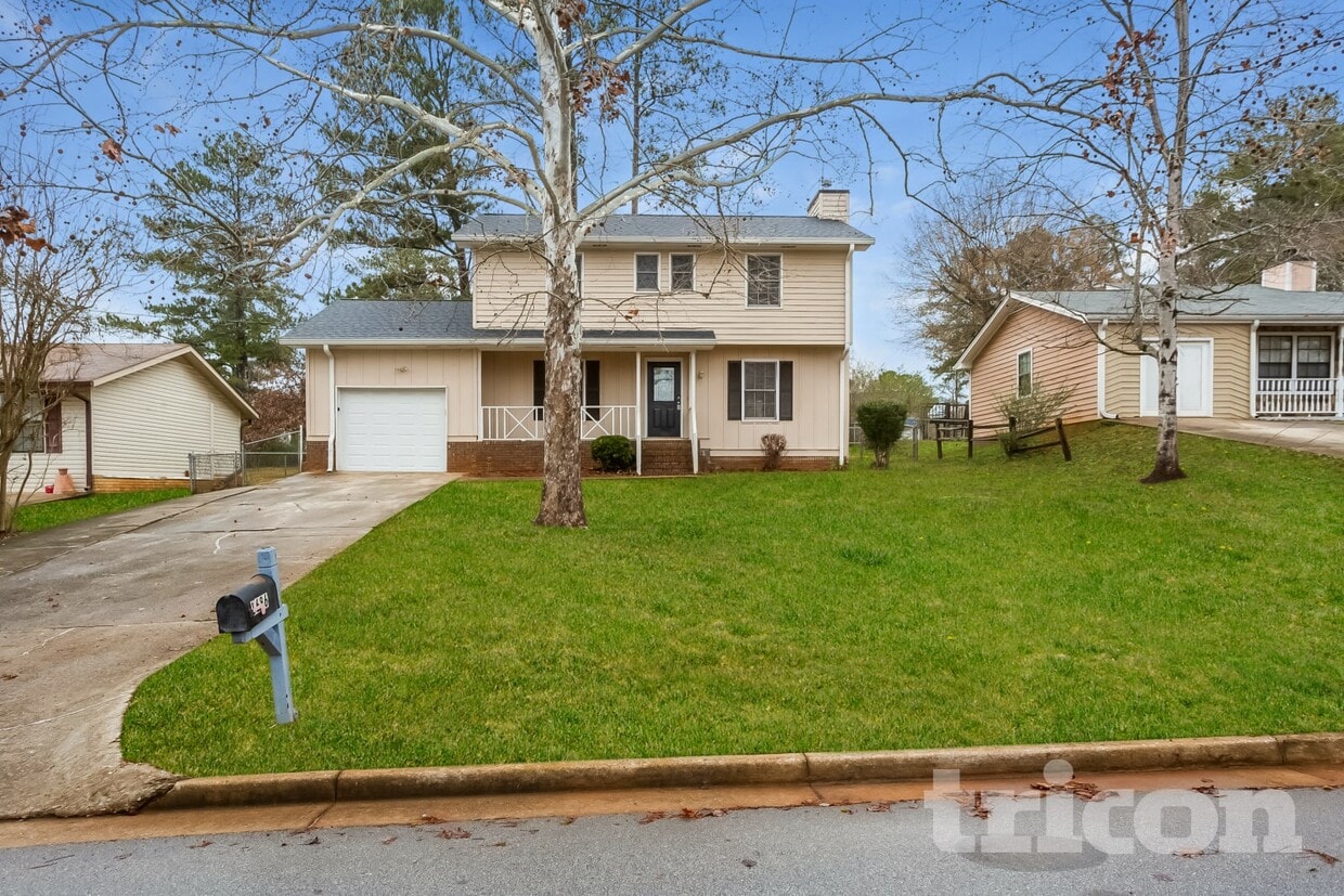 Primary Photo - 1686 Underwood Dr SE