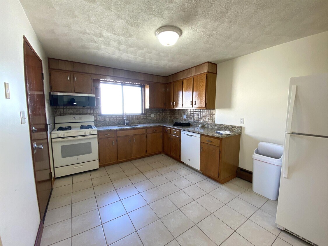 Primary Photo - 60 Myrtle St