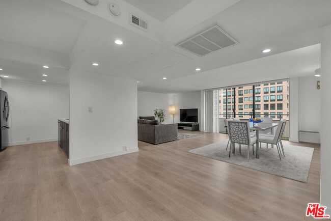Building Photo - 10535 Wilshire Blvd