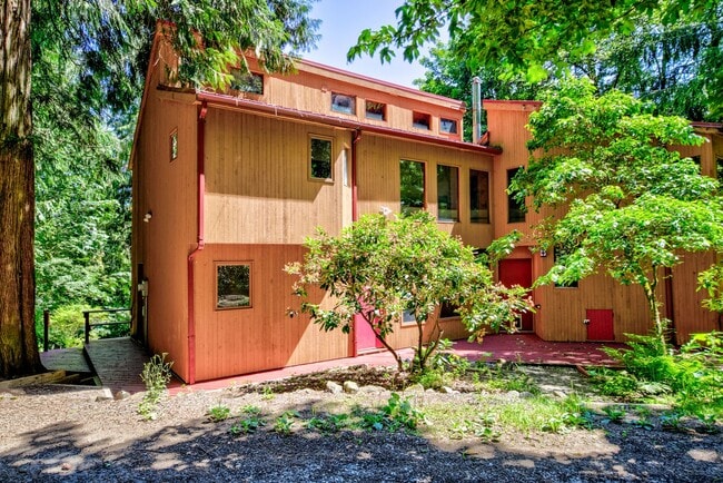 Foto del edificio - Private 3 Bedroom Home in the Woods