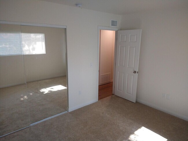 Foto del edificio - 4918 Siesta Dr