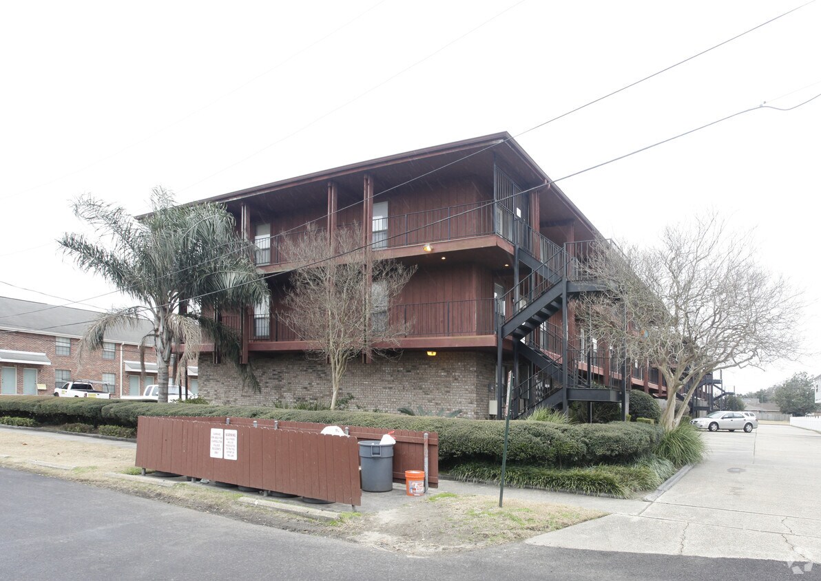 Building Photo - Carrollton Village Condominiums