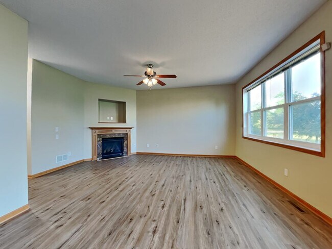 Building Photo - 11169 Walnut Ln
