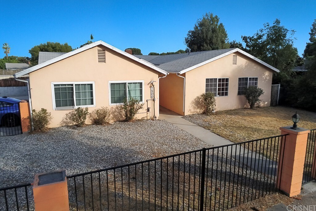 Foto principal - 7500 Fallbrook Ave