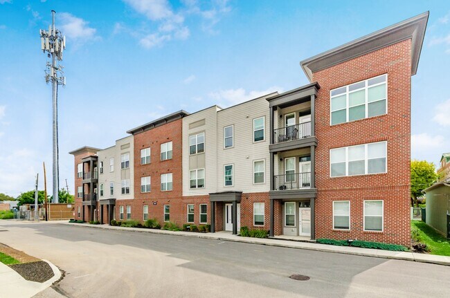 Building Photo - 860 Ingleside Ave