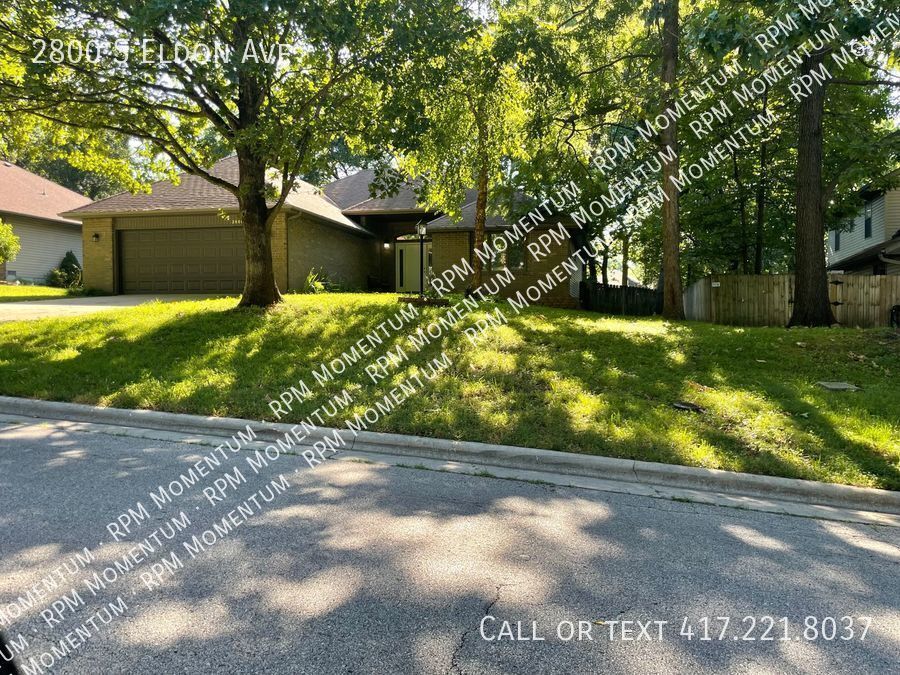 Building Photo - 3 Bedroom, 2 Bathroom Home!