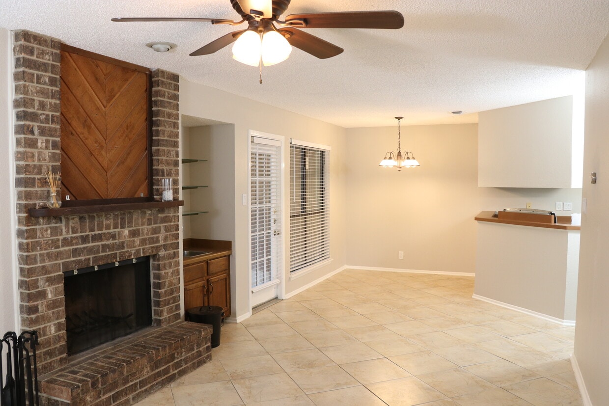 2542 Babcock Rd, San Antonio, TX 78229 Condo for Rent in San Antonio