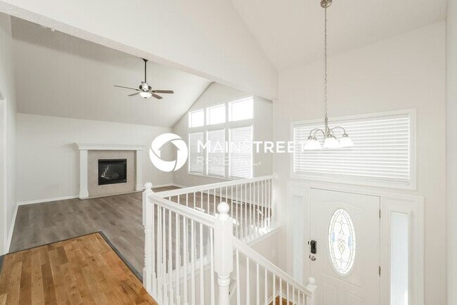 Foto del edificio - 3 Bedroom Pet-Friendly Home in LEES SUMMIT, MO with Main Street Renewal