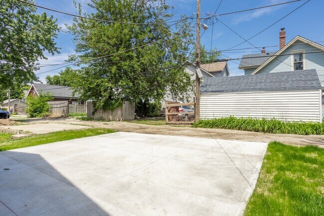 Building Photo - 728 Parkway Ave