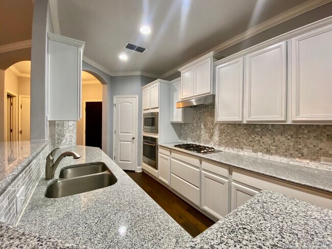 Foto del edificio - 23834 Stately Oaks