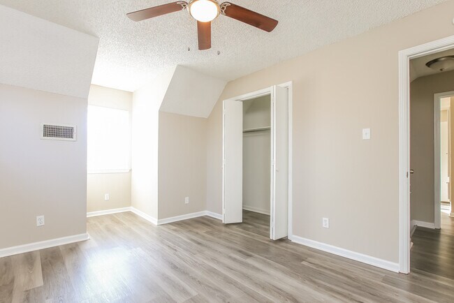 Building Photo - Great 3 Bedroom