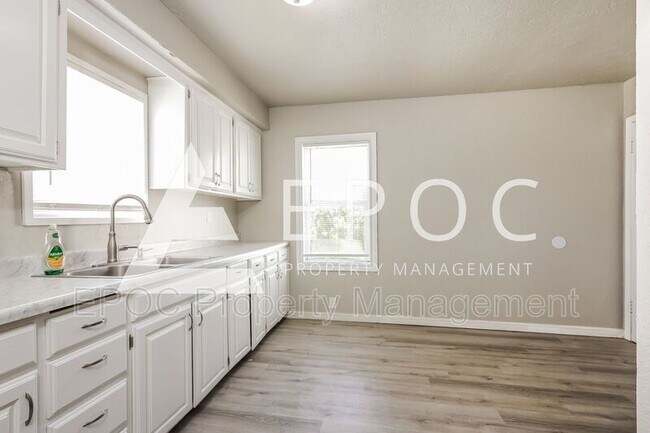 Foto del edificio - 1232 SW 30th St