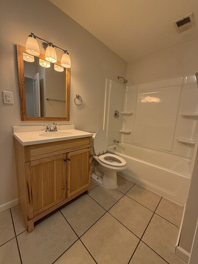 Foto del edificio - 1242 Sanford Dr