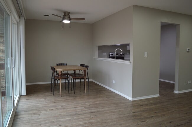 Foto del edificio - 255 E Court of Shorewood