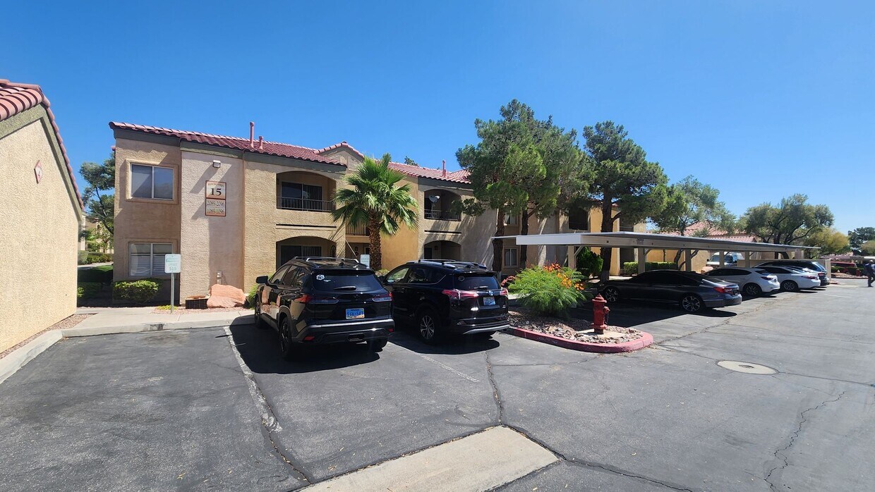 Foto principal - Fabulous 2nd floor condo with 1 bedroom, 1...