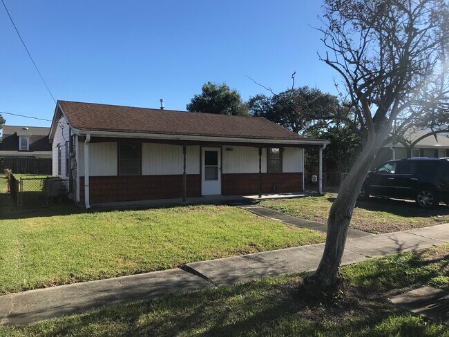 Building Photo - 1117 Evergreen Dr