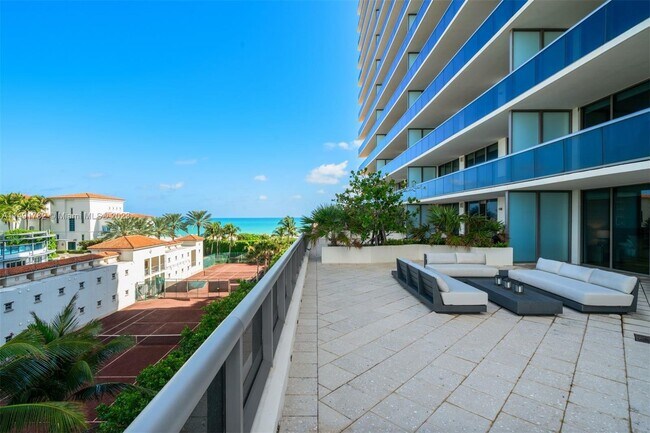 Building Photo - 5875 Collins Ave