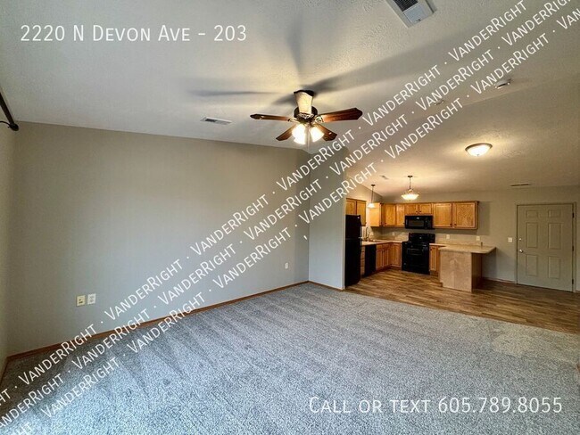 Foto del edificio - 2220 Devon Ave