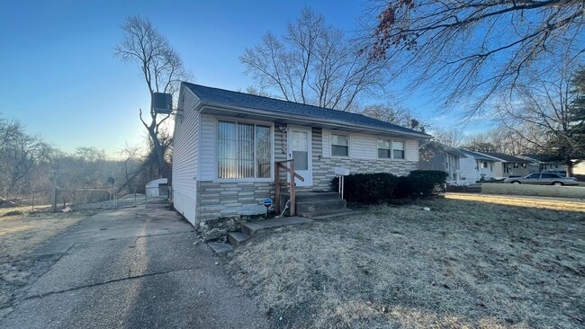 Building Photo - 10650 Dunkeld Cir