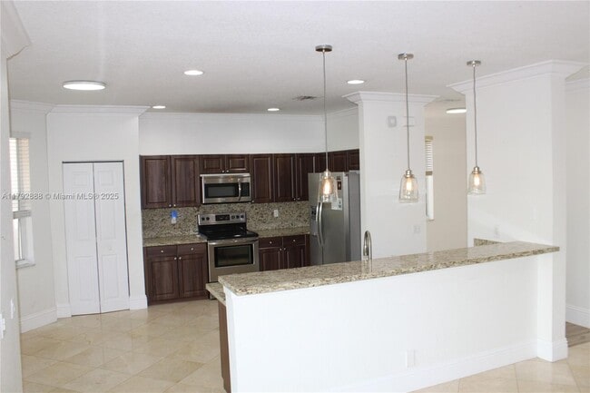Building Photo - 947 Nandina Dr