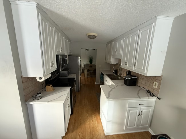 Building Photo - 4125 Goldenrod Ln N