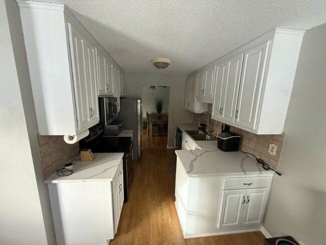 Foto del edificio - 4125 Goldenrod Ln N
