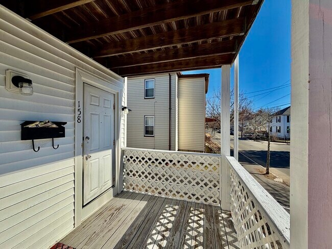 Building Photo - 156 Main St