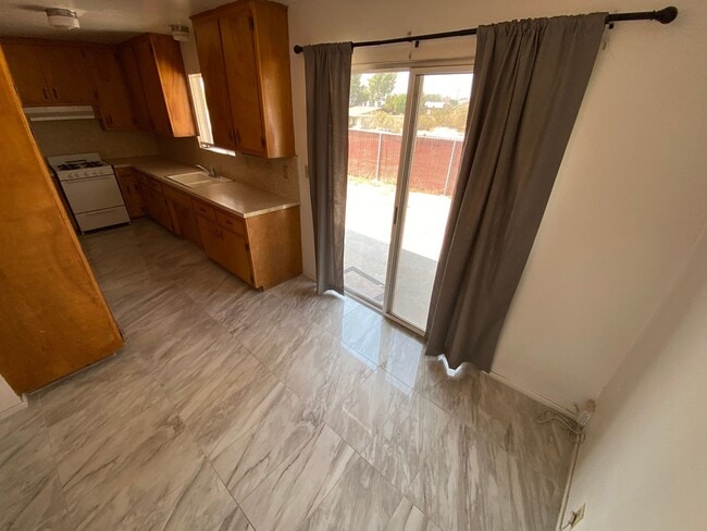 Foto del edificio - 18511 Symeron Rd