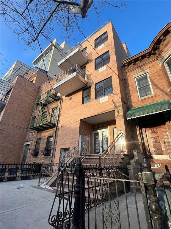 Building Photo - 859 57th St