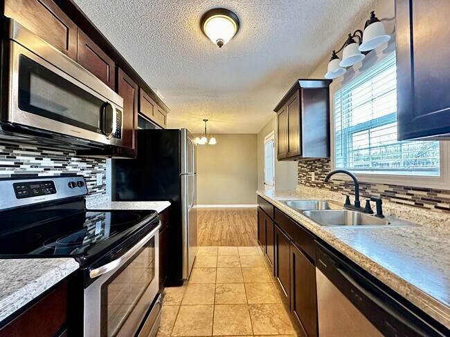 Foto del edificio - Quaint 3 bedroom home in Clarksville