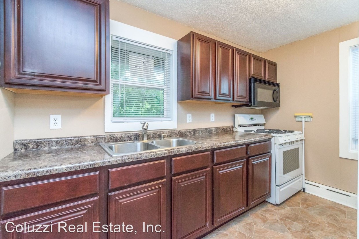 Foto principal - 2406 Woodland Ave