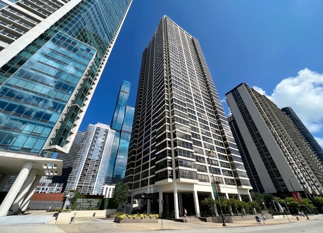 Building Photo - 360 E Randolph St