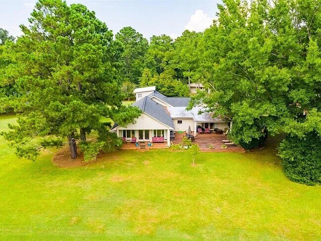 Foto del edificio - 2760 Louisville Rd