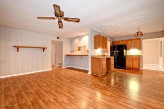 Building Photo - 3820 RiverOaks Ln