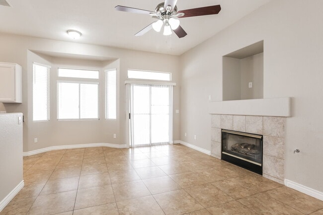 Foto del edificio - 2018 Annbriar Ave