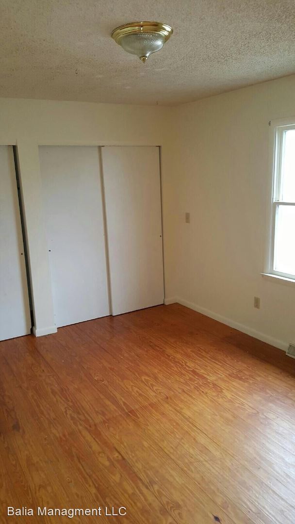 Building Photo - 4 br, 1 bath House - 84 W National Dr
