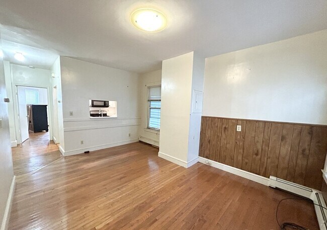 Building Photo - 96 E Cottage St