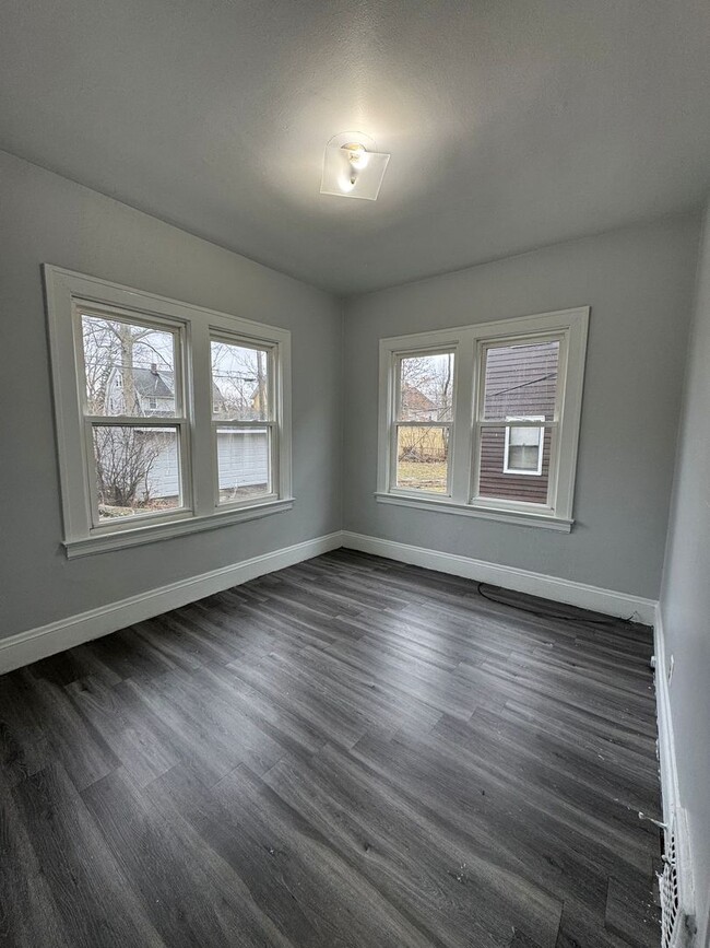 Building Photo - 3342 Desota Ave