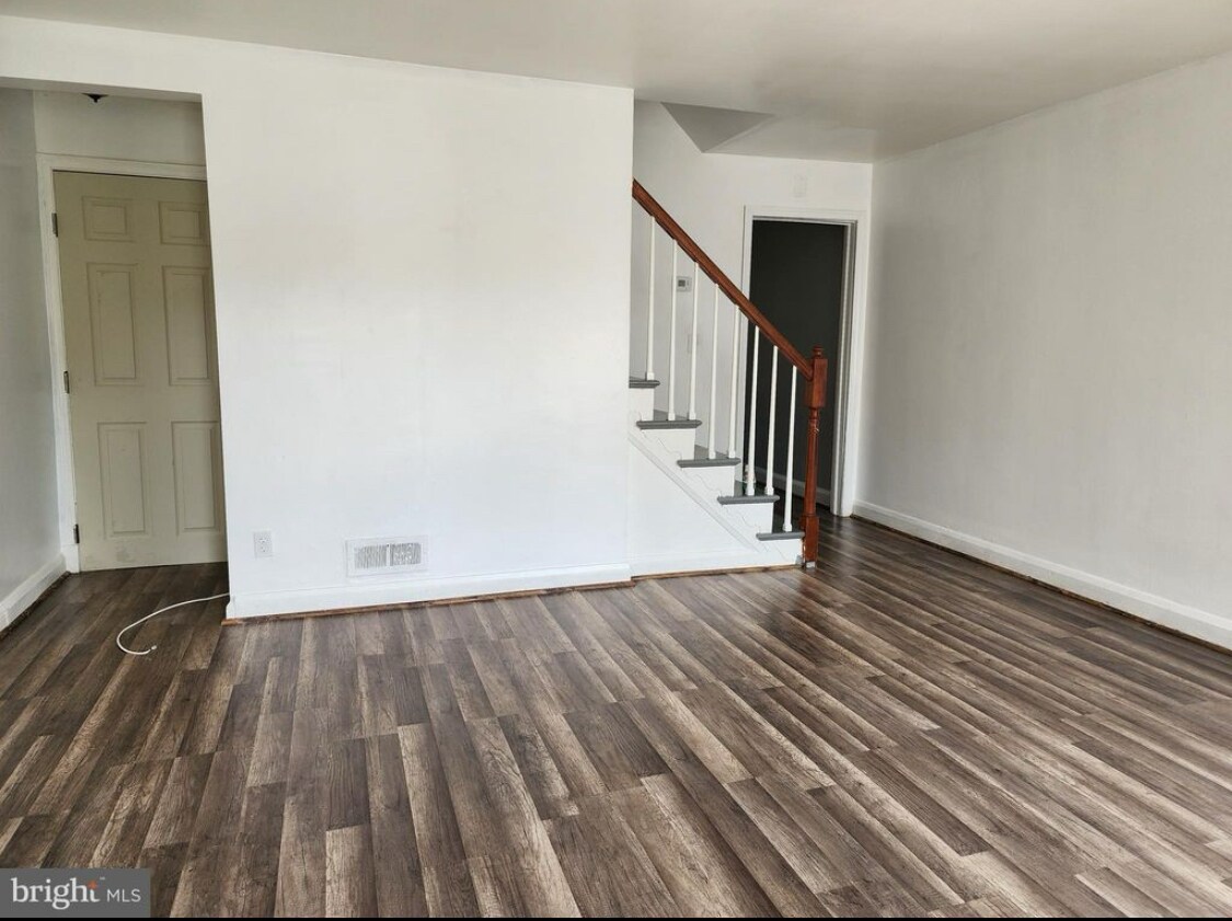 Foto principal - 3654 Chesterfield Ave