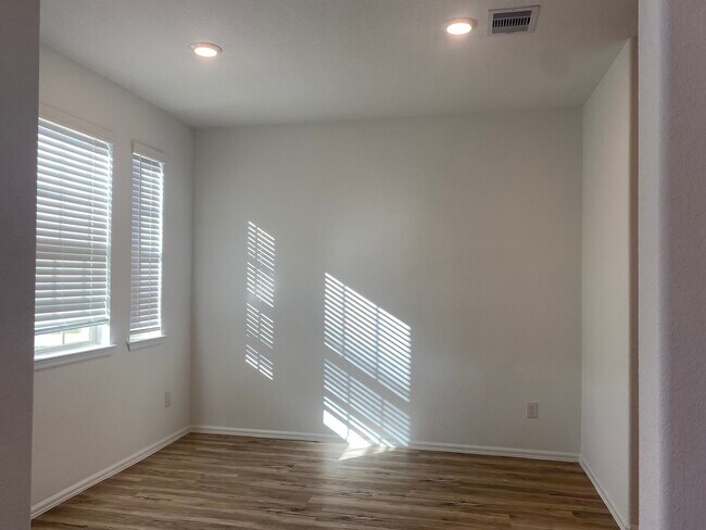 Building Photo - 3731 Rock Ledge Dr