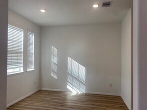 Building Photo - 3731 Rock Ledge Dr