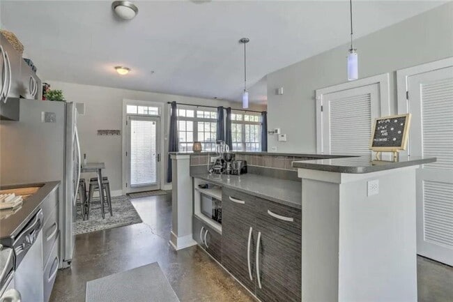 Building Photo - 1300 DeKalb Ave NE