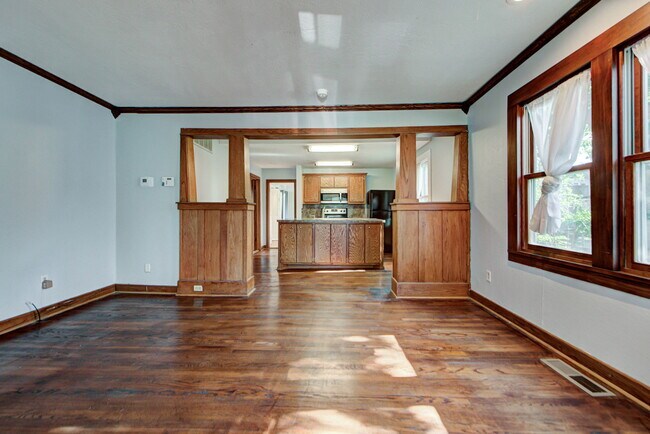 Building Photo - 321 E Duffy St