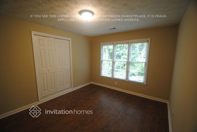 Foto del edificio - 100 Parkcreek Ct