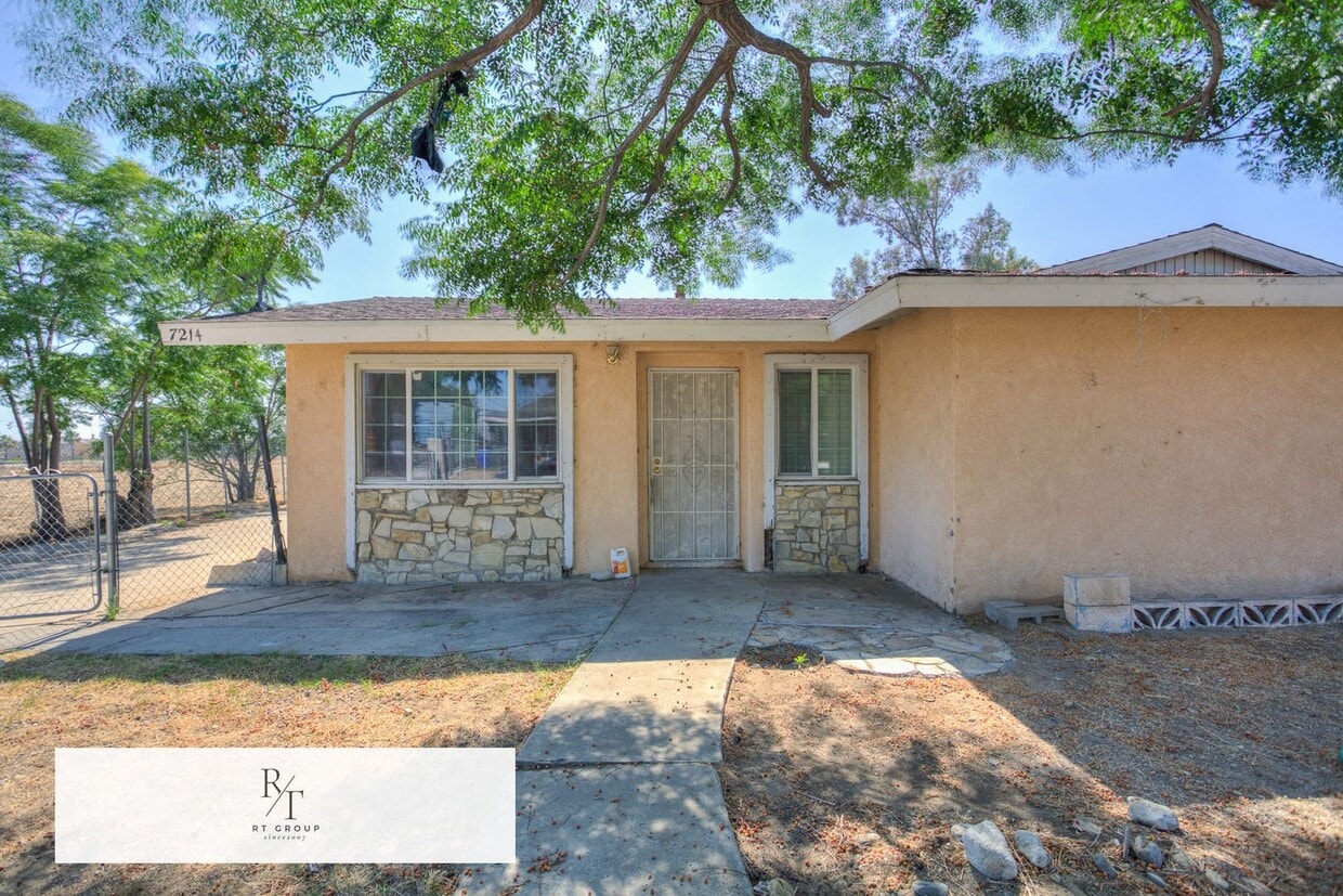 Primary Photo - Spacious 4-Bedroom Home on Nearly 1 Acre –...