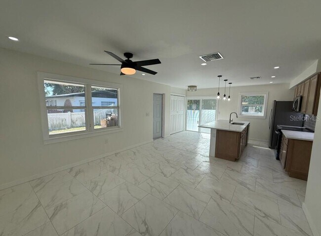 Foto del edificio - 1809 5th Ave W